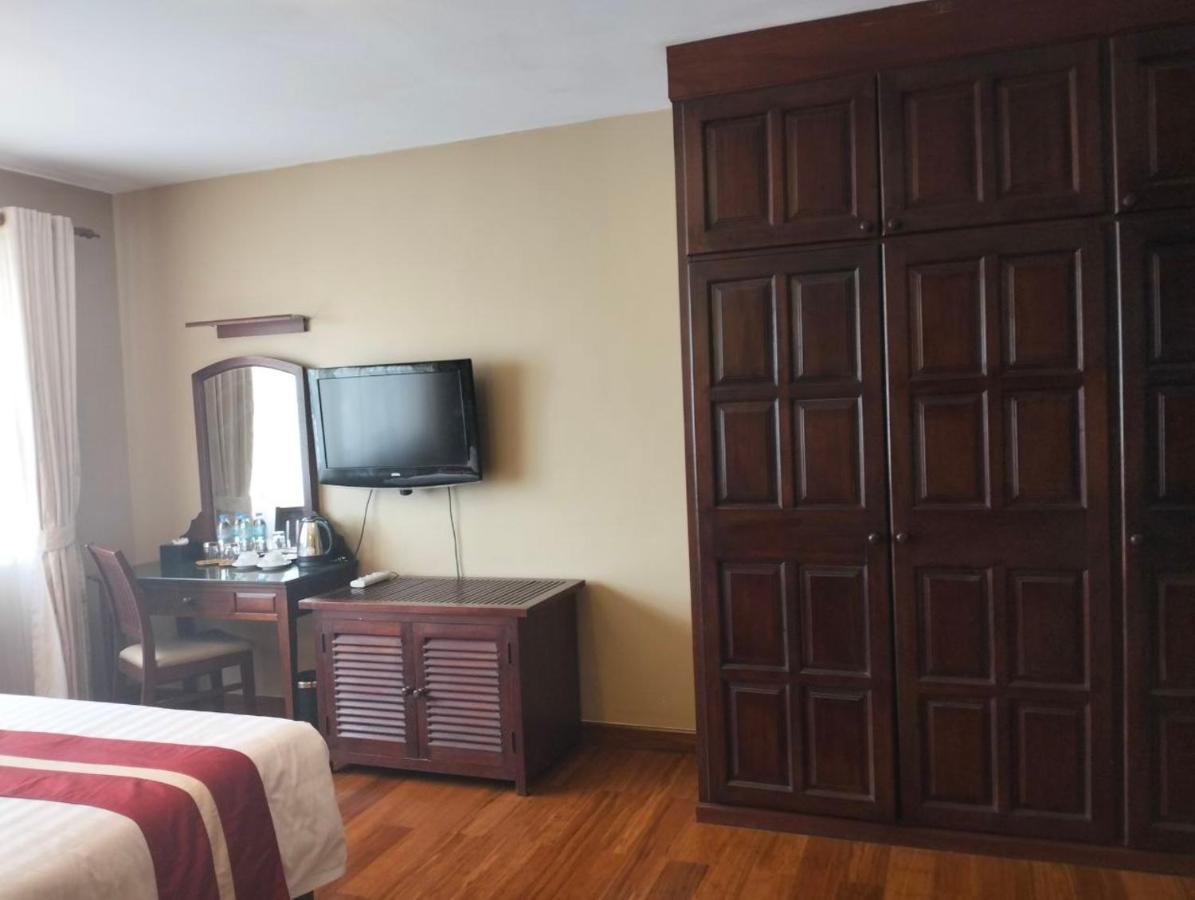 Lux Riverside Hotel & Apartment Phnom Penh Exterior photo
