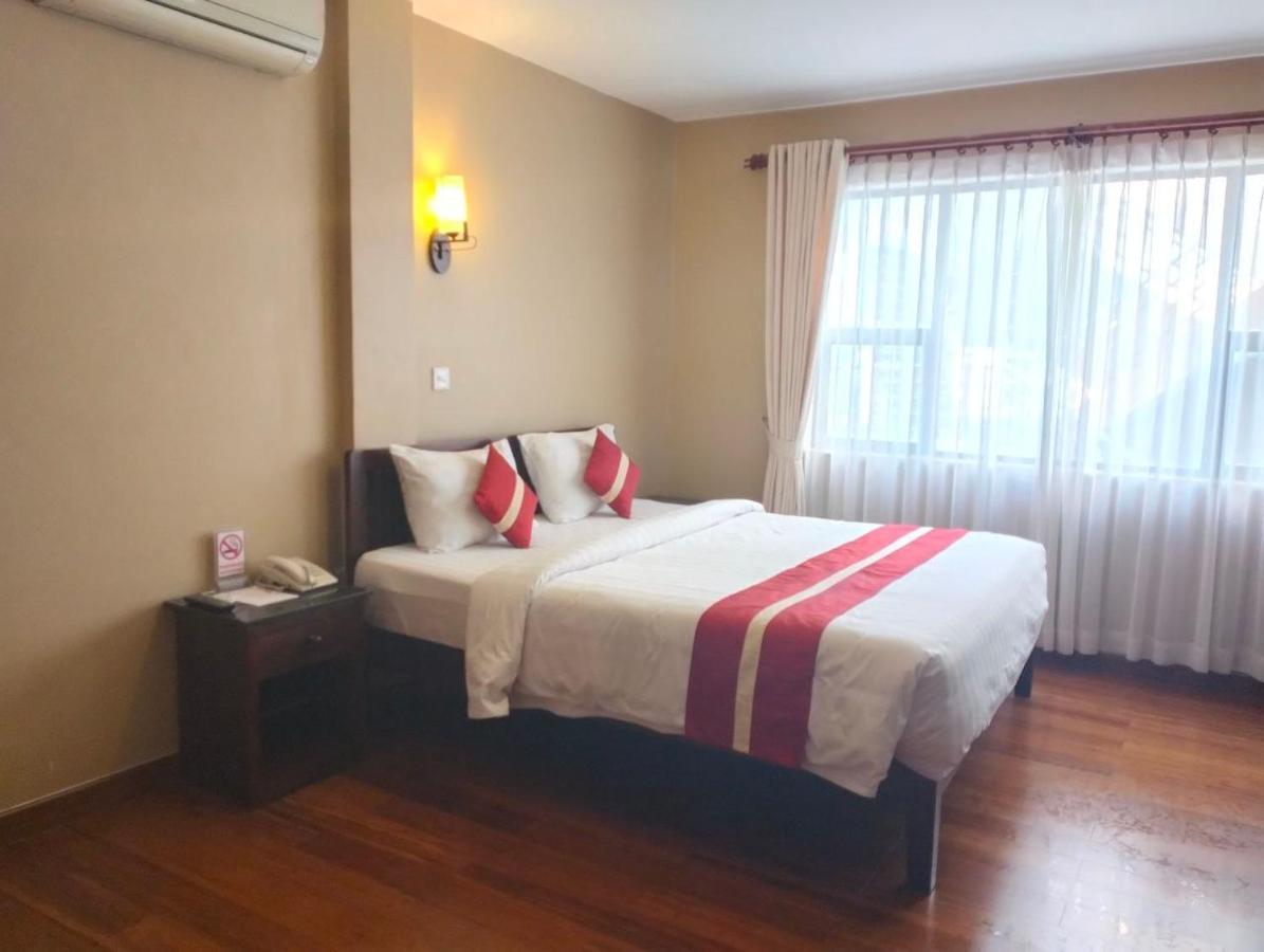 Lux Riverside Hotel & Apartment Phnom Penh Exterior photo