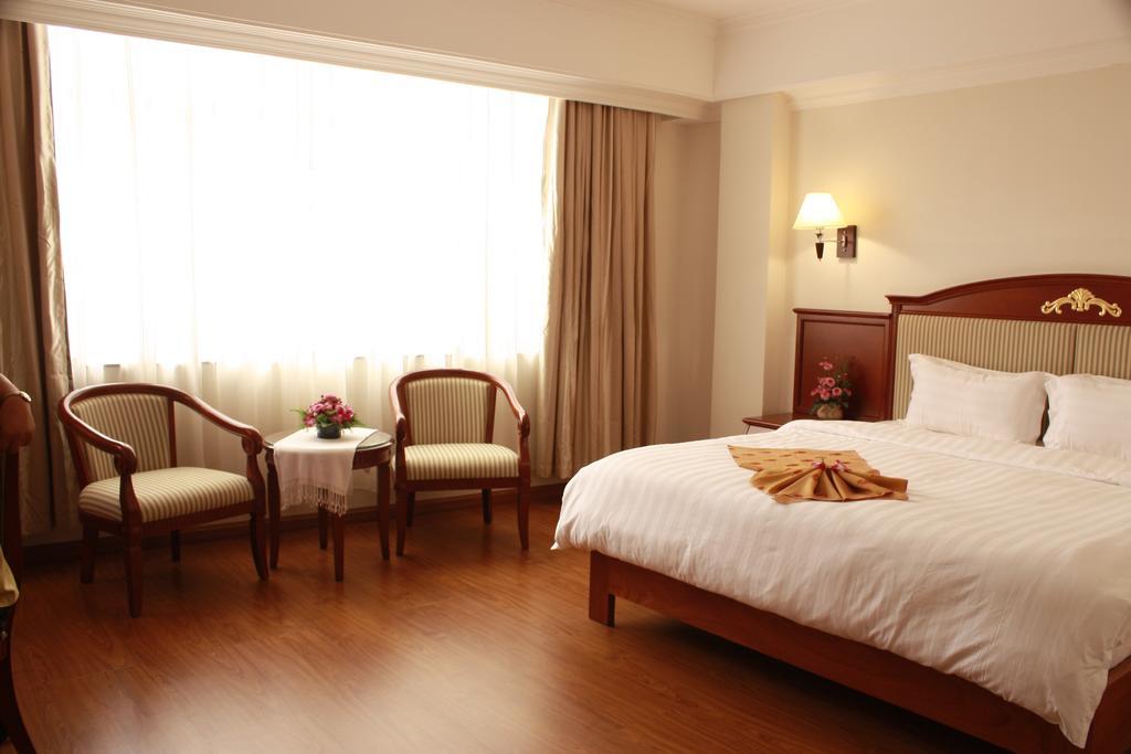 Lux Riverside Hotel & Apartment Phnom Penh Exterior photo