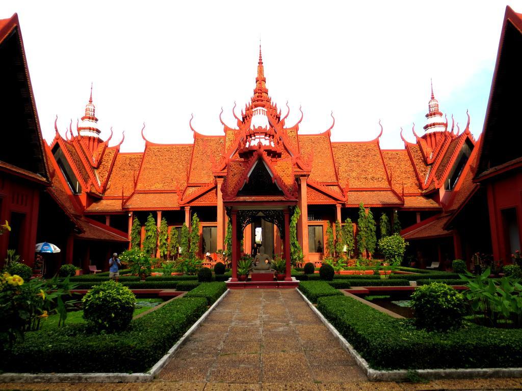 Lux Riverside Hotel & Apartment Phnom Penh Exterior photo