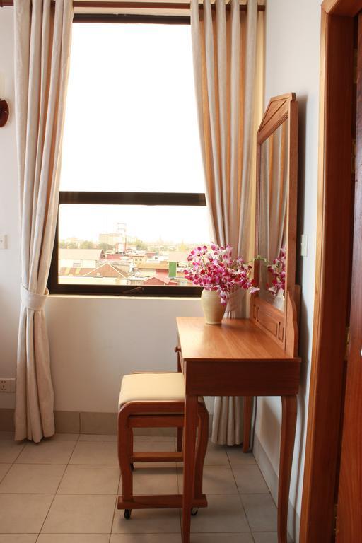 Lux Riverside Hotel & Apartment Phnom Penh Exterior photo