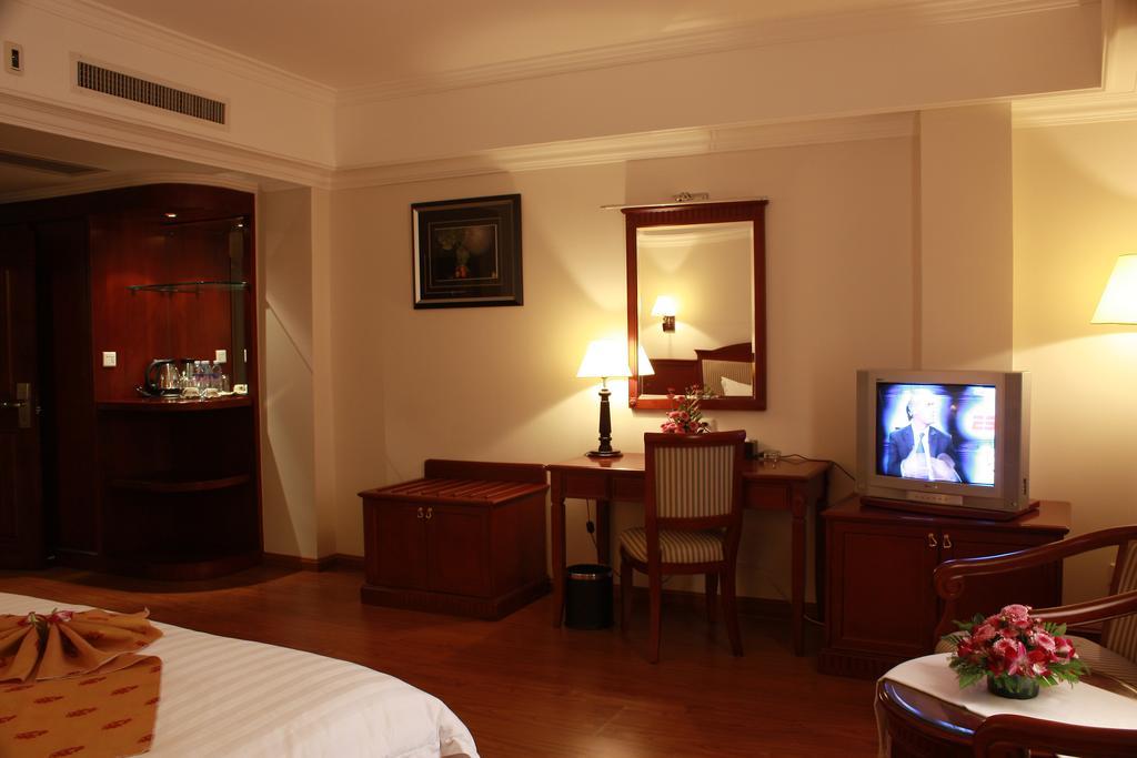Lux Riverside Hotel & Apartment Phnom Penh Exterior photo