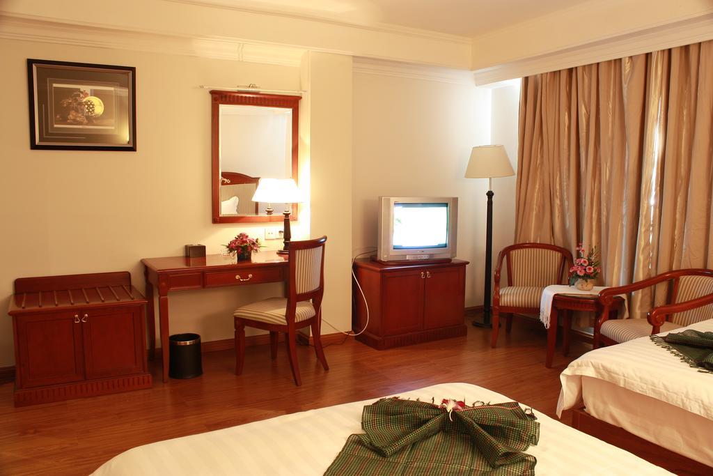 Lux Riverside Hotel & Apartment Phnom Penh Exterior photo