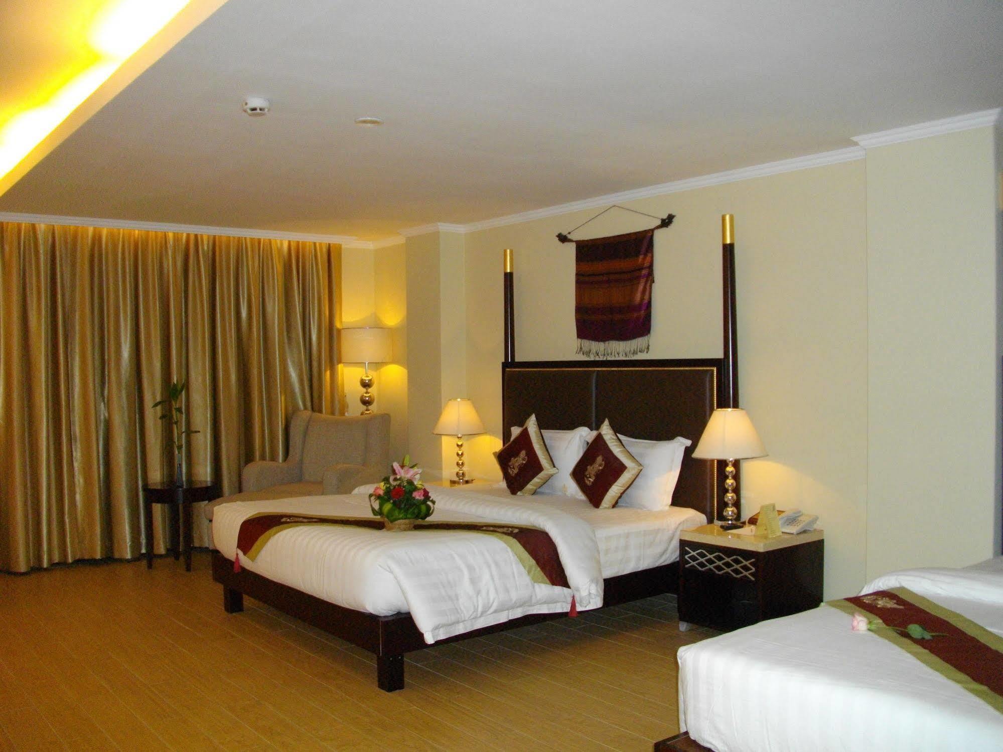 Lux Riverside Hotel & Apartment Phnom Penh Exterior photo