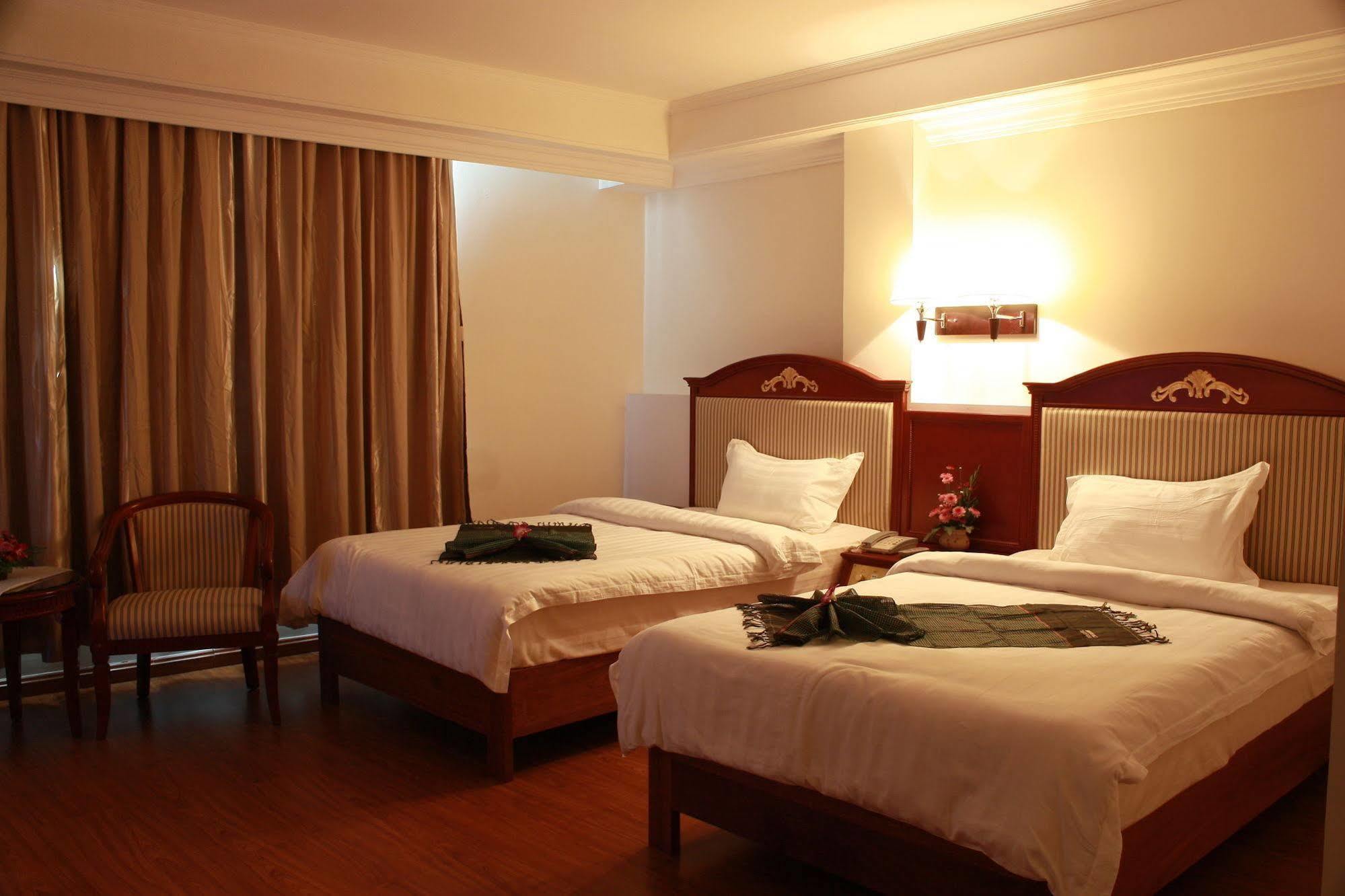 Lux Riverside Hotel & Apartment Phnom Penh Exterior photo