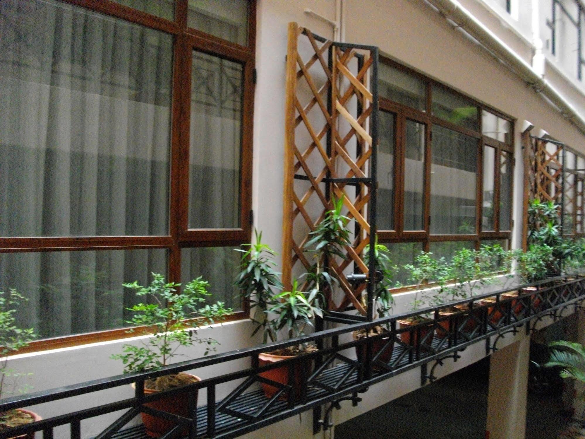 Lux Riverside Hotel & Apartment Phnom Penh Exterior photo