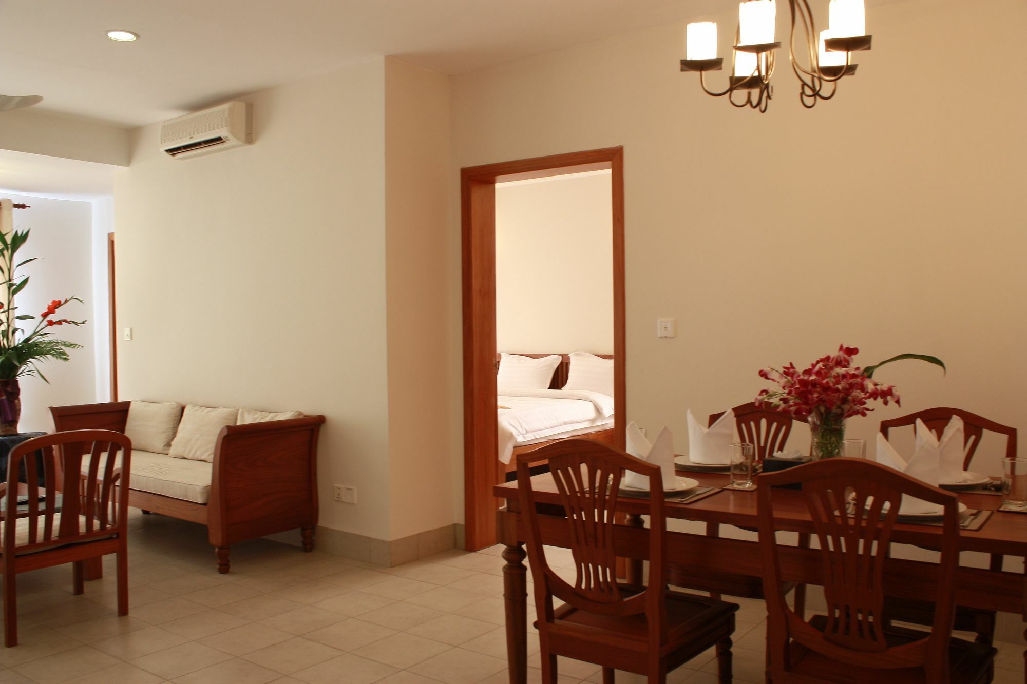 Lux Riverside Hotel & Apartment Phnom Penh Exterior photo
