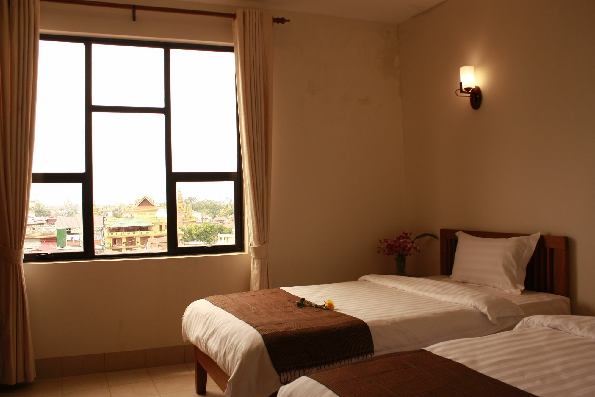 Lux Riverside Hotel & Apartment Phnom Penh Exterior photo