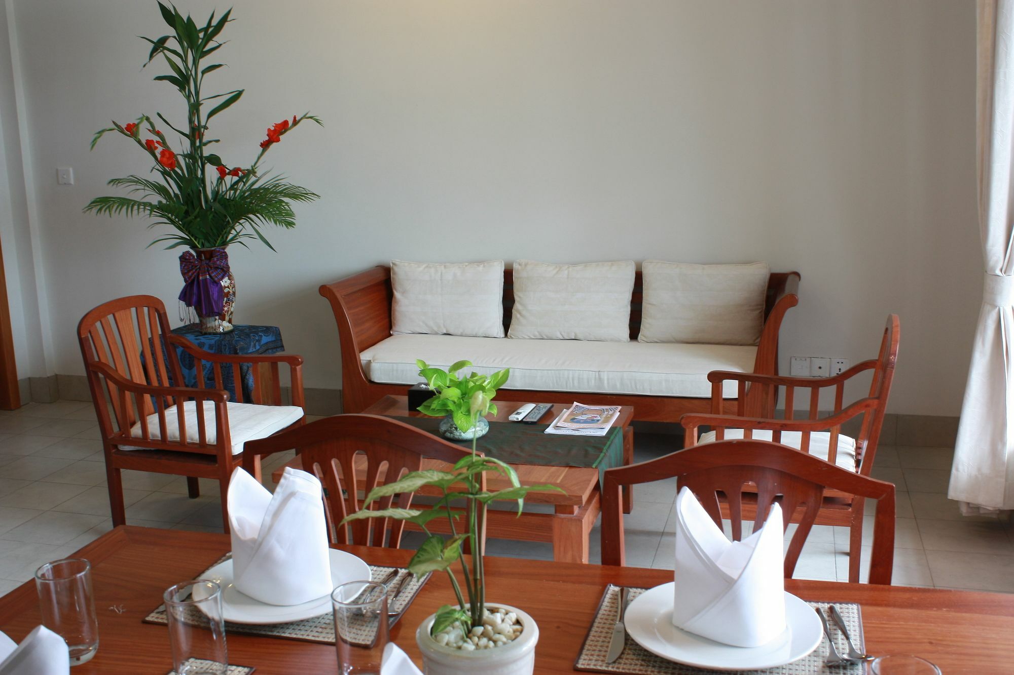 Lux Riverside Hotel & Apartment Phnom Penh Exterior photo