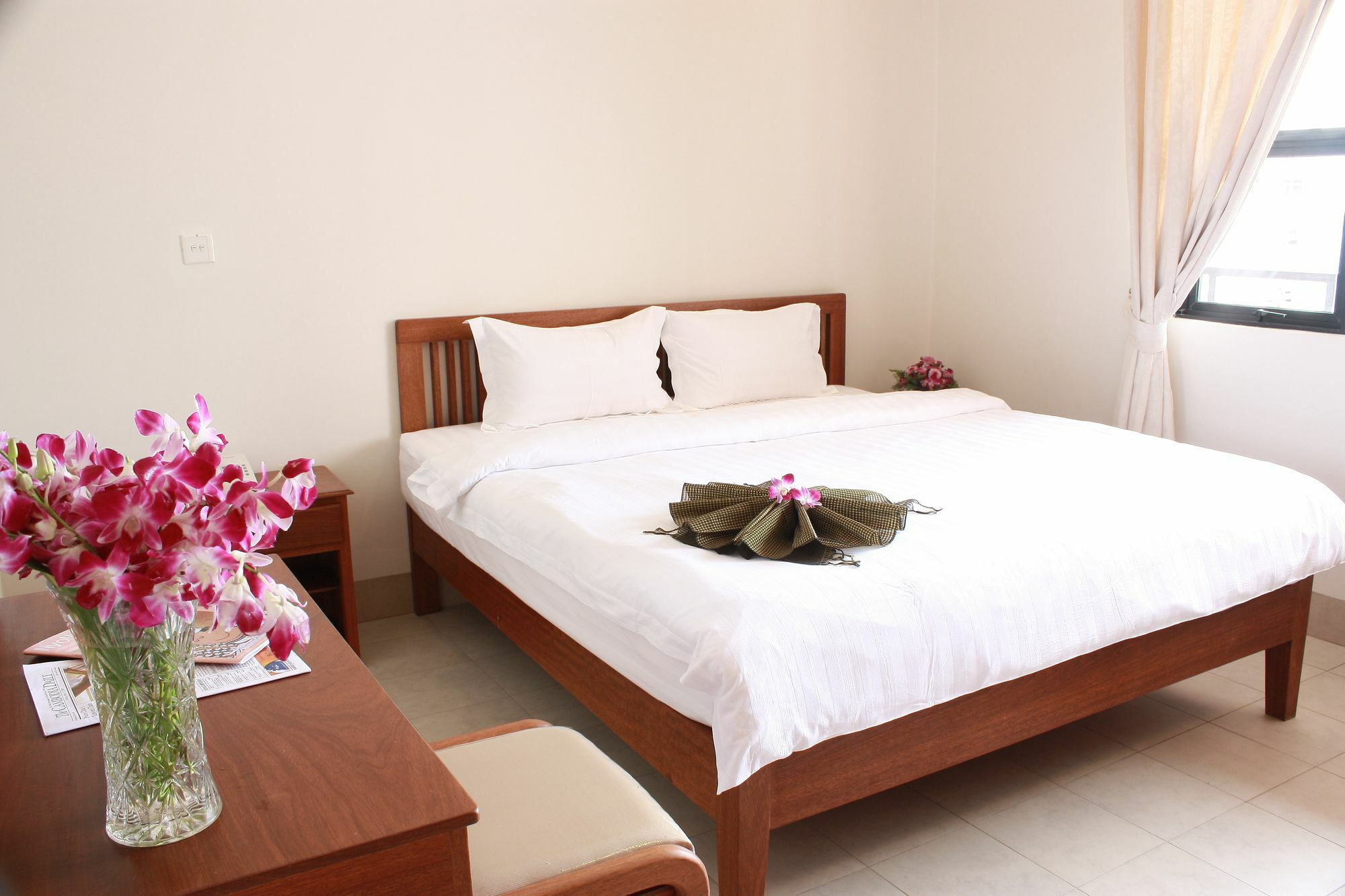 Lux Riverside Hotel & Apartment Phnom Penh Exterior photo