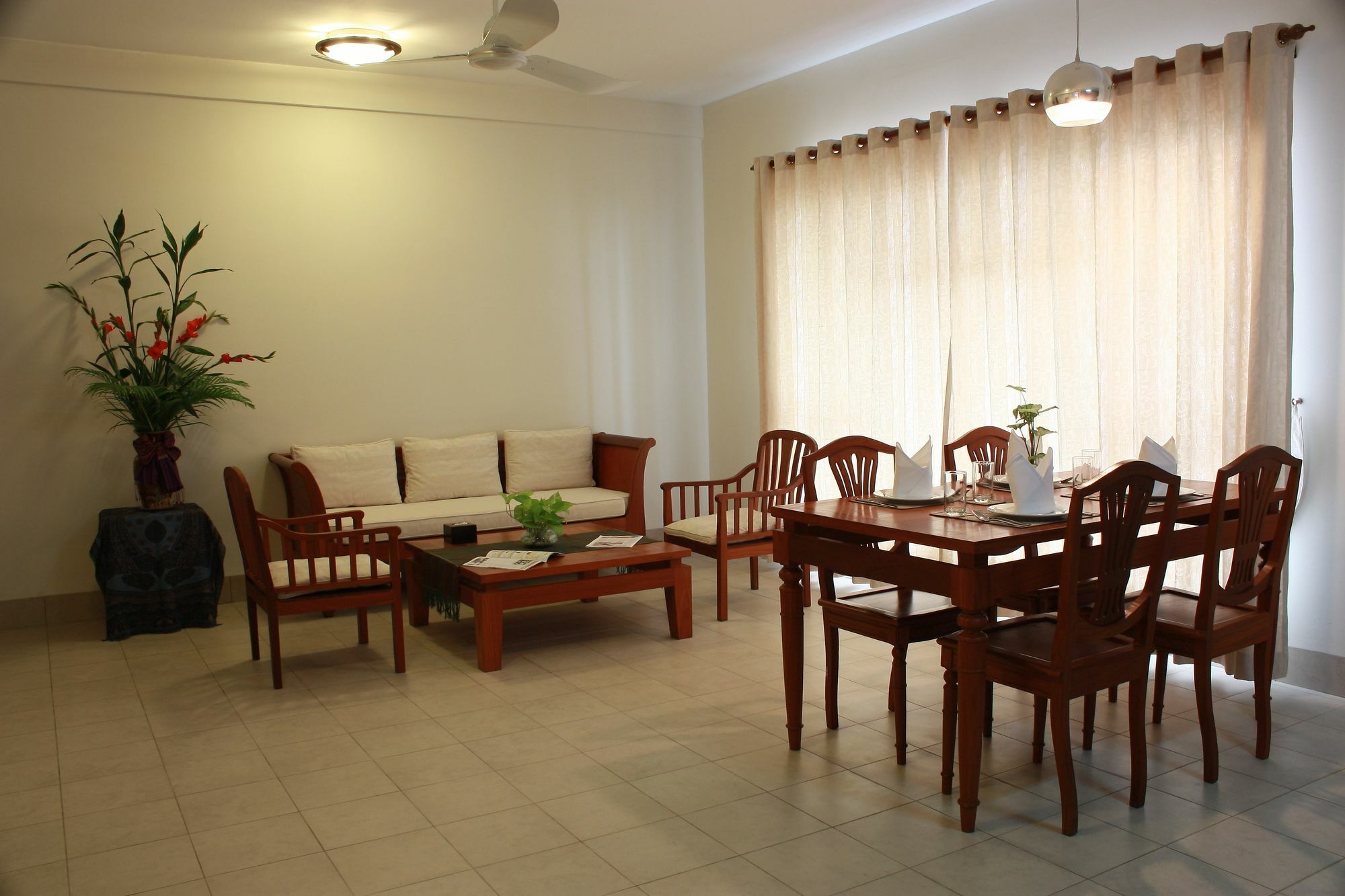Lux Riverside Hotel & Apartment Phnom Penh Exterior photo