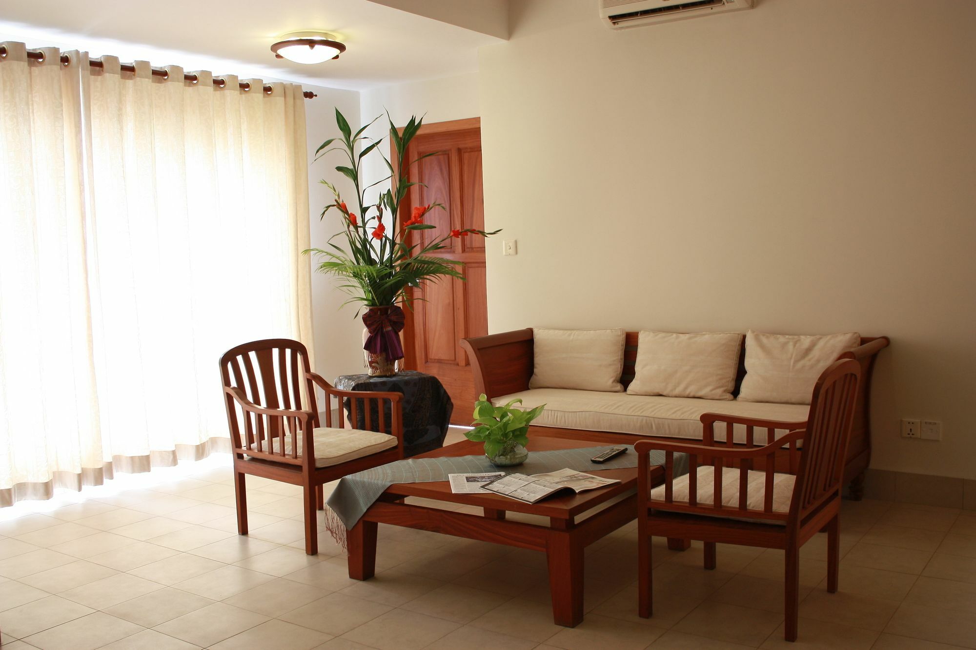 Lux Riverside Hotel & Apartment Phnom Penh Exterior photo